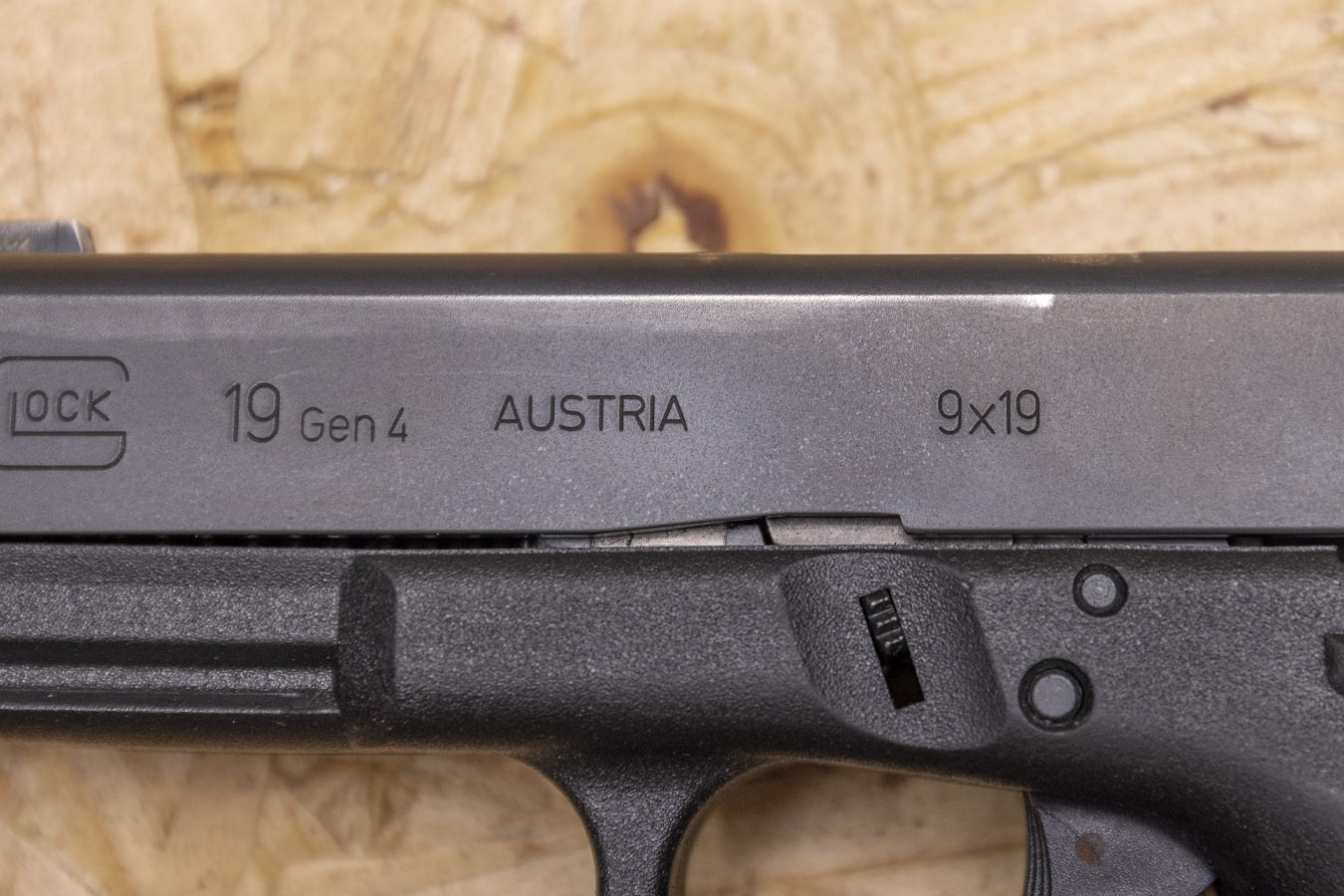 GLOCK 19 Gen4 9mm Police Trade-In Pistols with Night Sights (Good Condition)